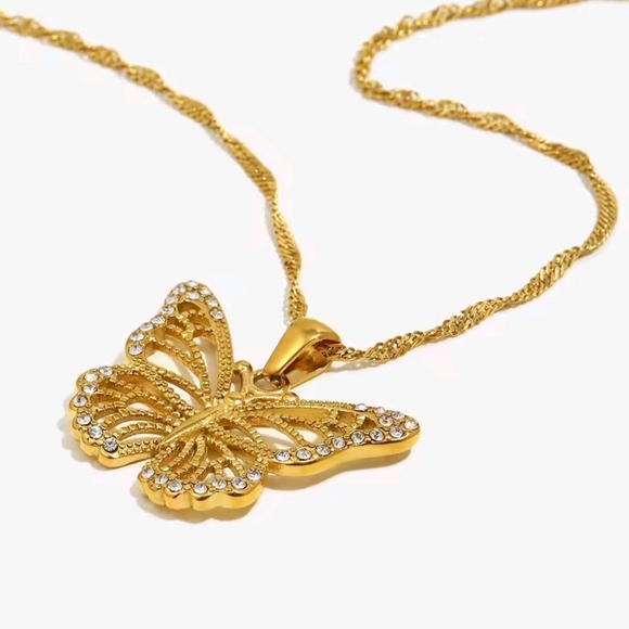 Elegant Gold Butterfly Pendant Necklace - Picture 4 of 6